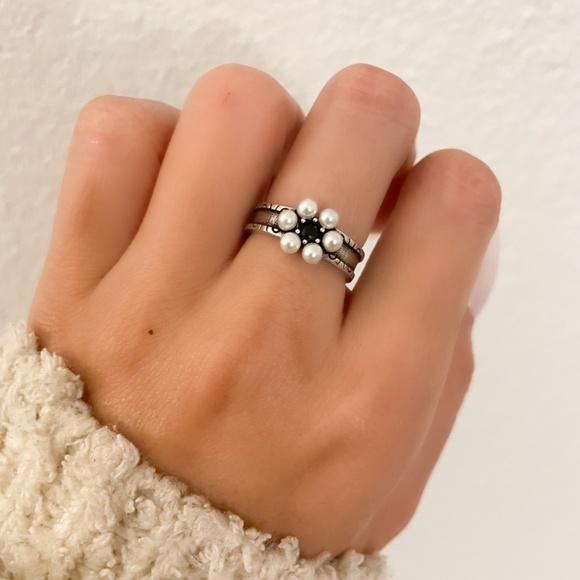 925 Sterling Silver Minimalist Ring Pearl Flower Ring Dainty Pearl Ring - Picture 3 of 8